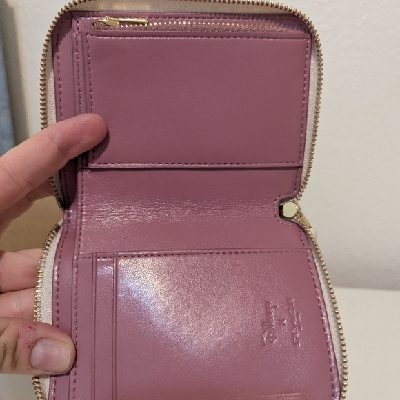 Coach X Disney Minnie Mouse Small Patch Zip-Around Wallet - Picture 6 of 12